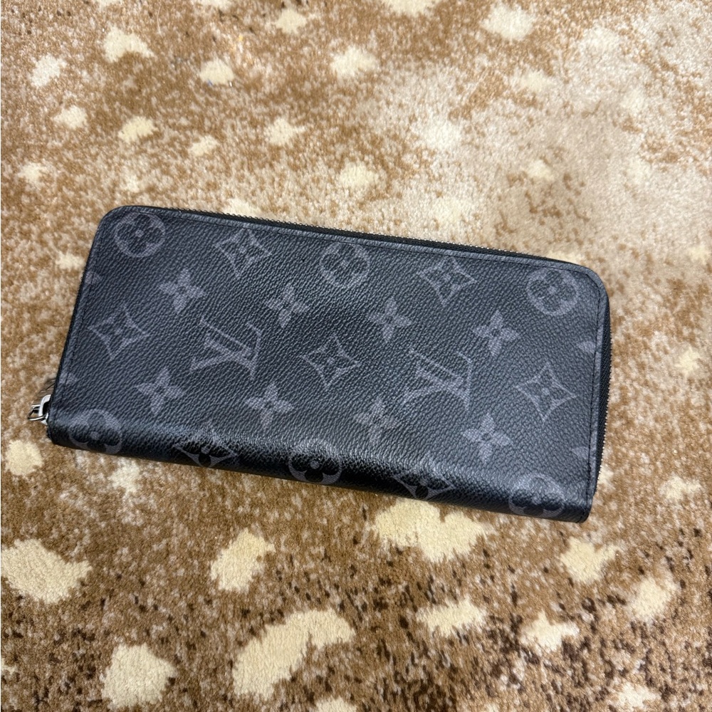 Louis Vuitton monogram zippy wallet